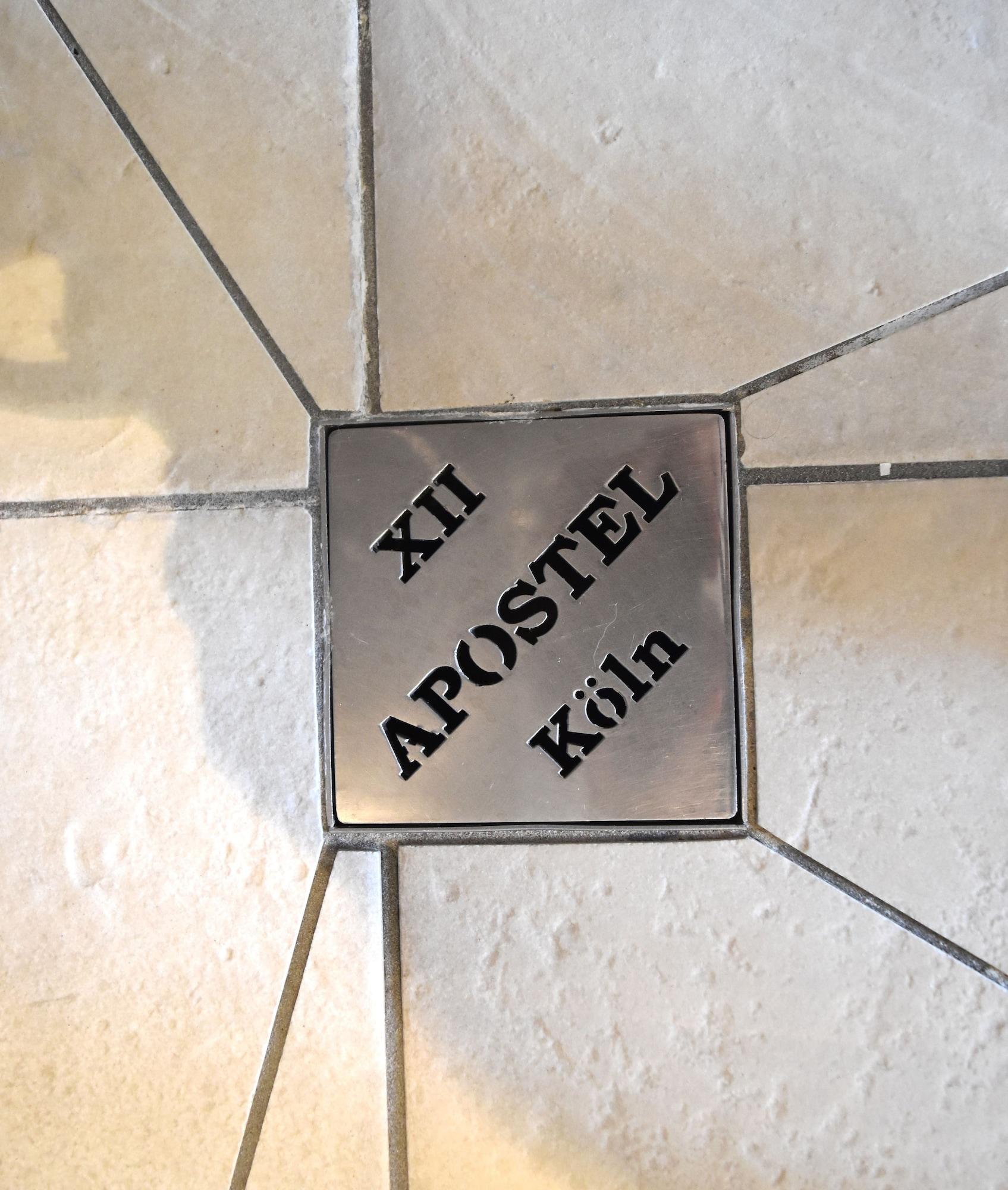 XII Apostel Albergo Koln Bagian luar foto