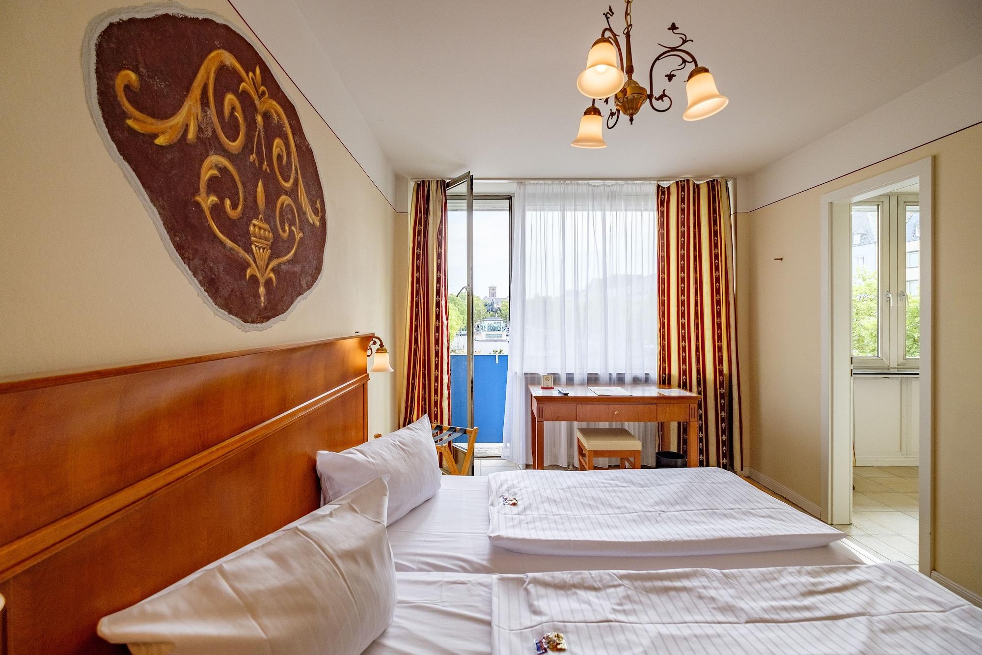 XII Apostel Albergo Koln Bagian luar foto