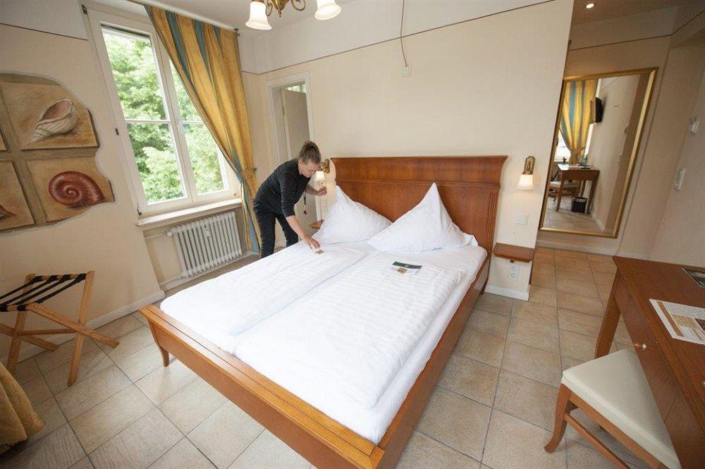XII Apostel Albergo Koln Bagian luar foto