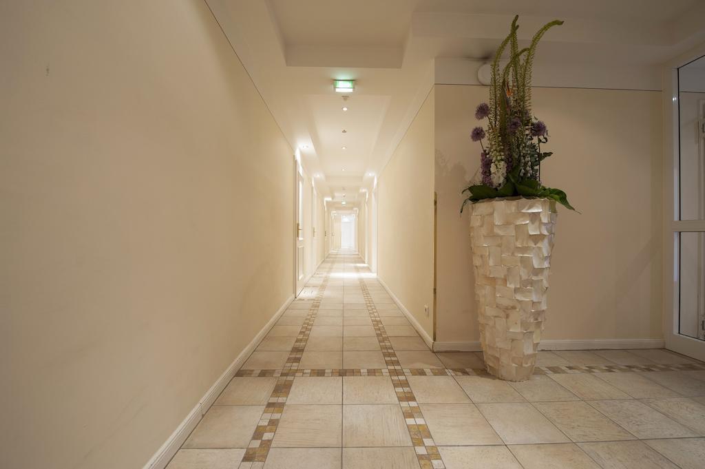 XII Apostel Albergo Koln Bagian luar foto