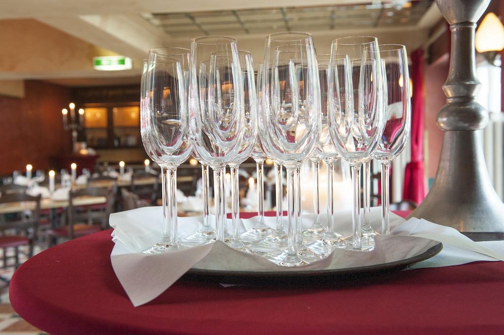 XII Apostel Albergo Koln Bagian luar foto