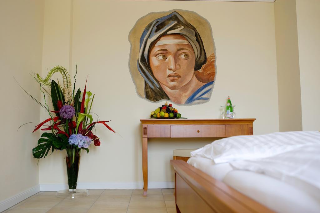 XII Apostel Albergo Koln Bagian luar foto