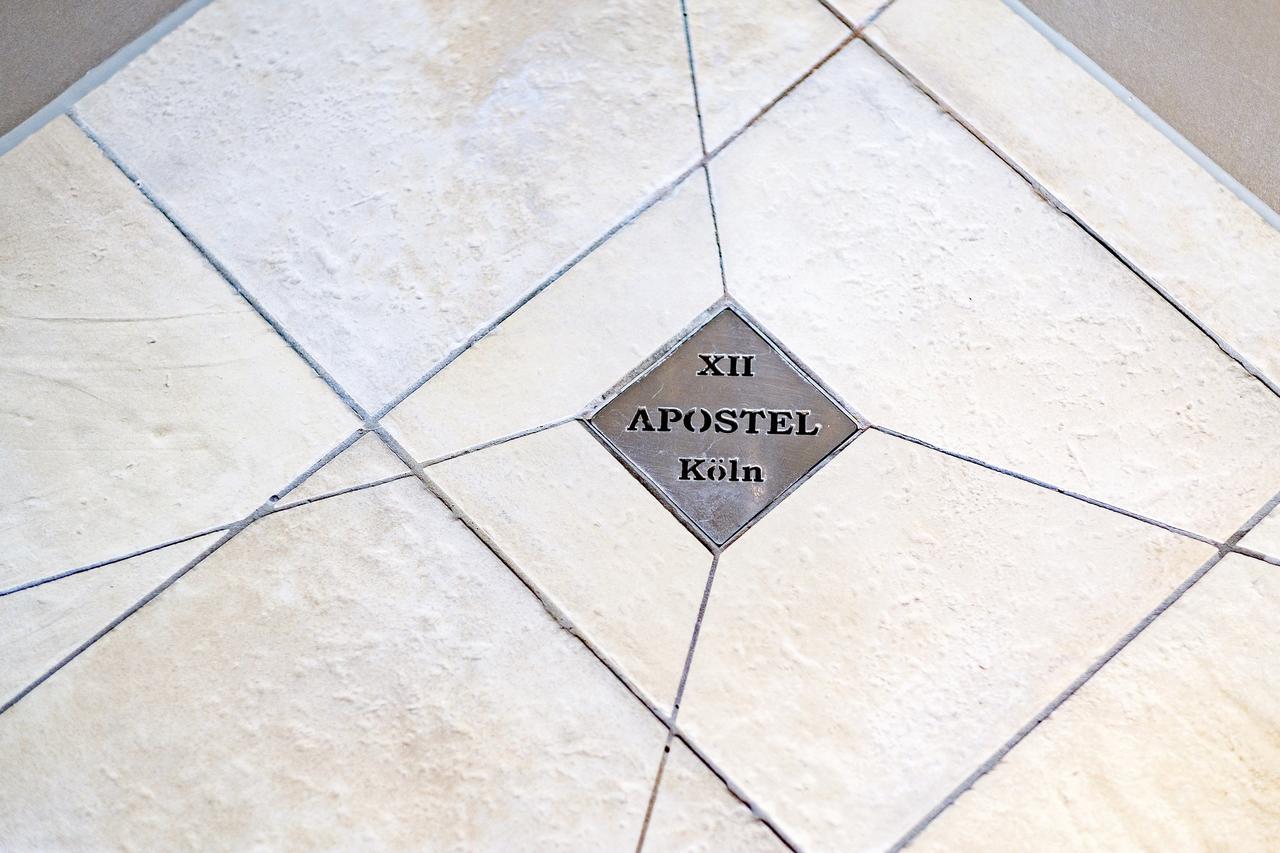 XII Apostel Albergo Koln Bagian luar foto